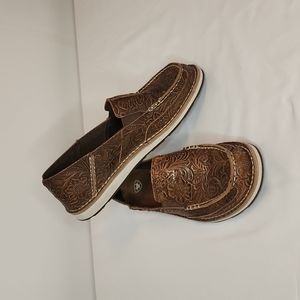 Ariat cruiser leather shoe size 10